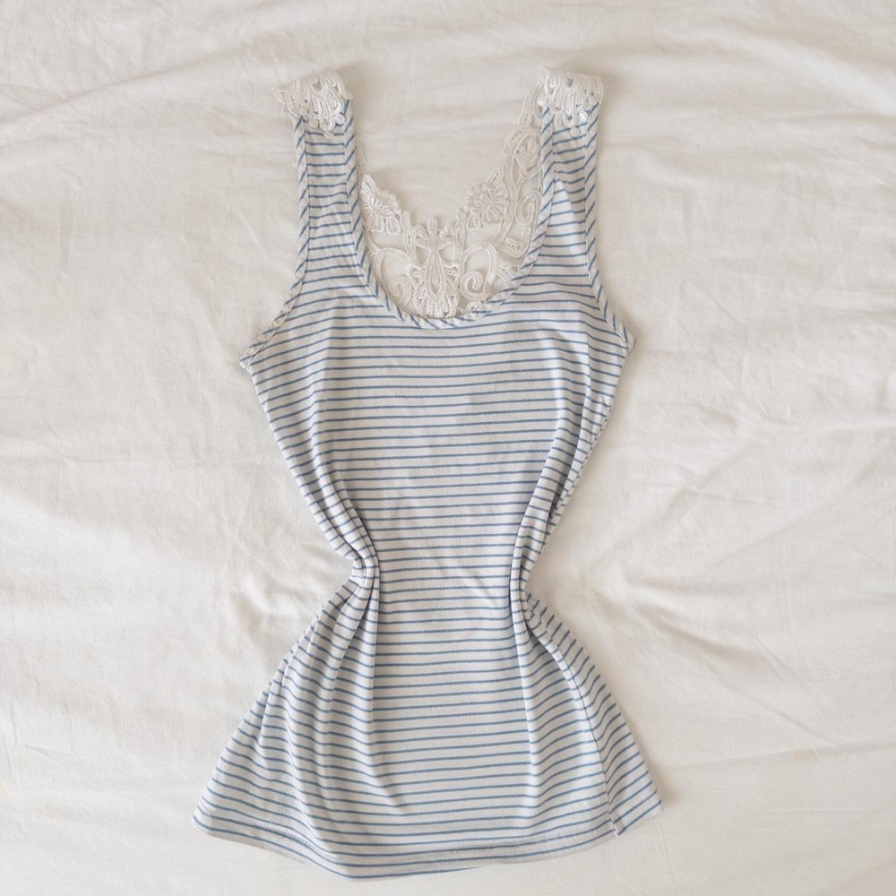 Y2K Wet Seal white/blue striped tank with lace detail